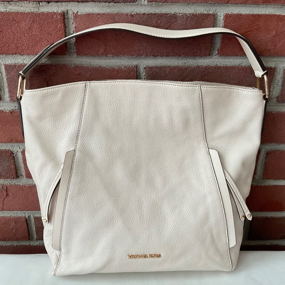 Michael Kors Handbags - NWT Michael Kors Evie Light Cream Leather Hobo Shoulder Bag NEW